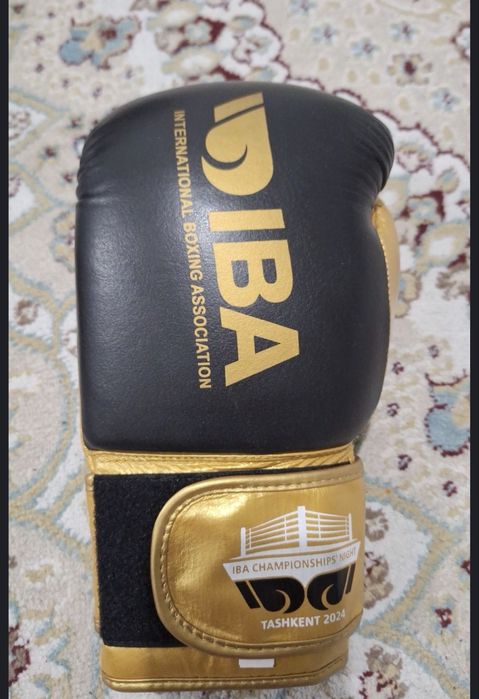 Боксёр перчатка