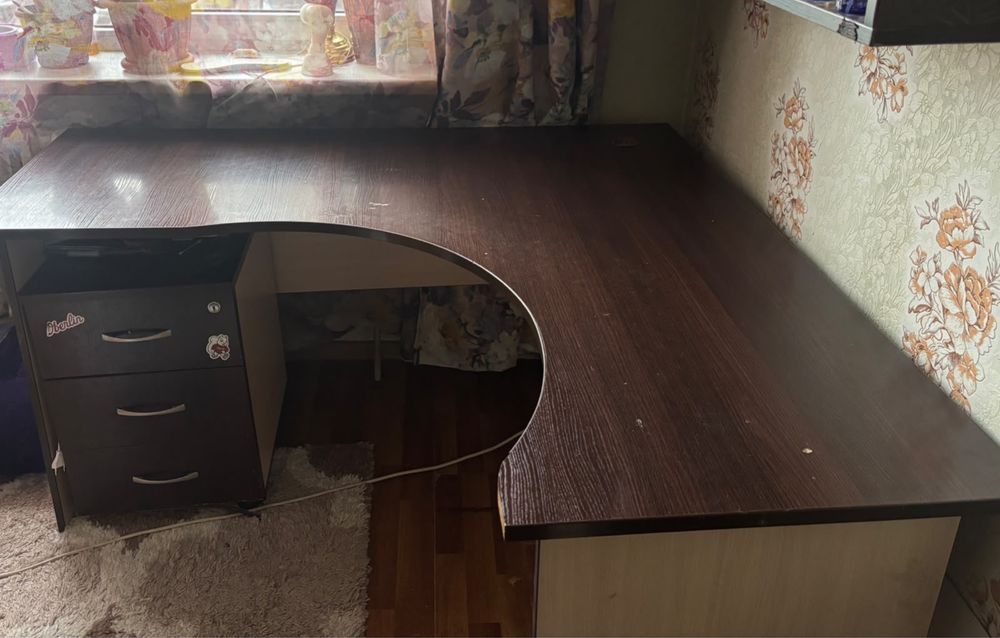 Угловой рабочий Стол