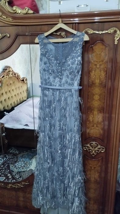 Dubaydan keltirilgan oqshom libosi