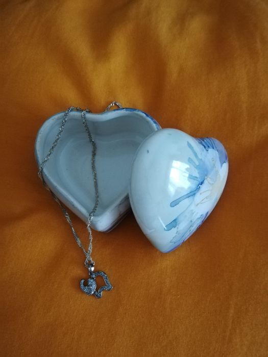 Порцеланова кутийка за бижута - сърце