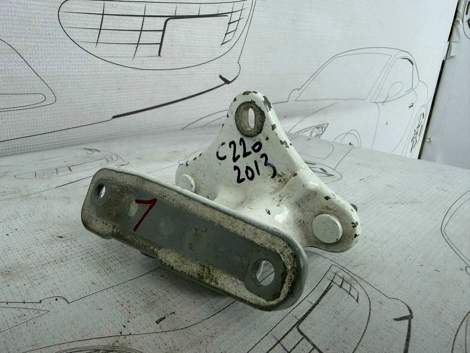 Balama Ușă Stânga Față Mercedes-Benz C-Class W204 2013 / 2007-2014 Cod OEM A2047201937 (5B2)