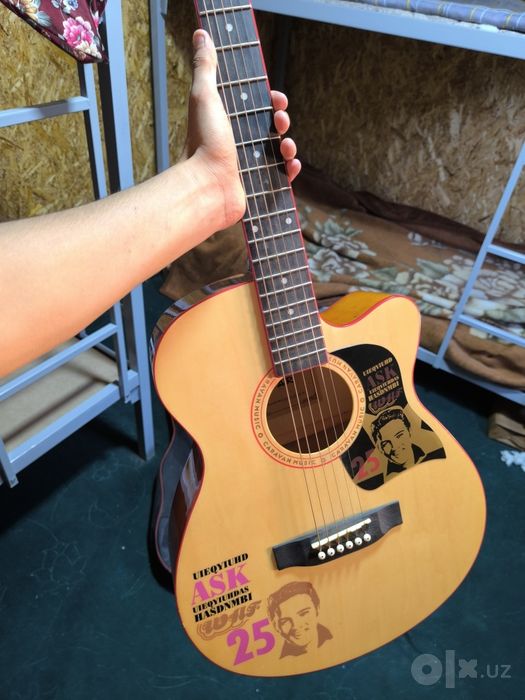 Gitara  sotiladi