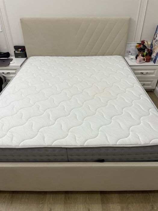 Кровать двуспальная с ортопедическим матрасом