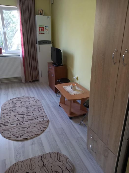Închiriez garsoniera