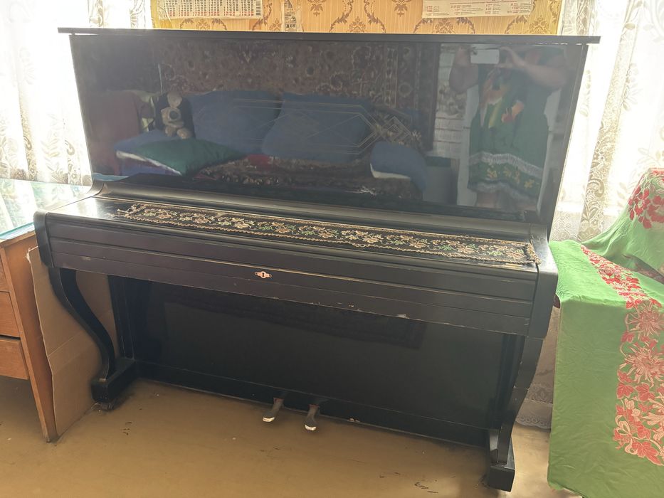 Продам Пианино Лира