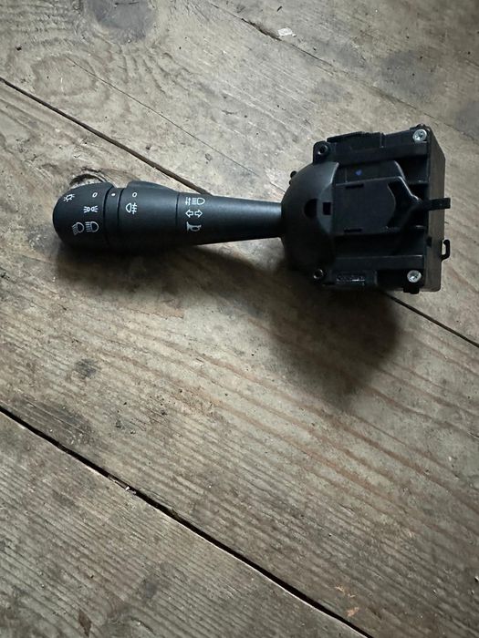 Manetă semnalizare și lumini pentru Dacia