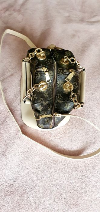 Елегантна дамска Louis Vuitton чанта в кафяво и бежово с класически мо