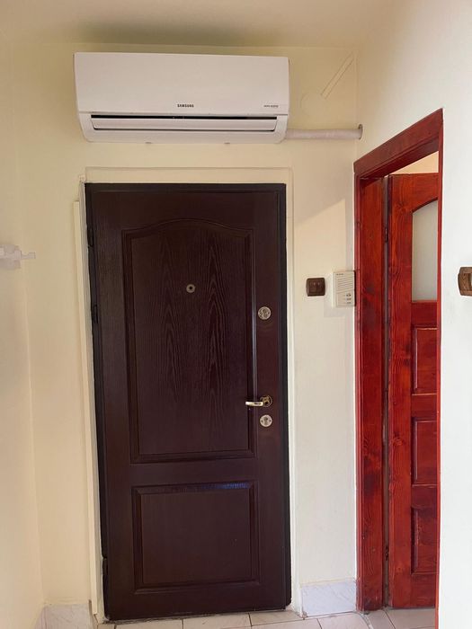 Apartament 3 camere + balcon de închiriat – Zona Cantemir