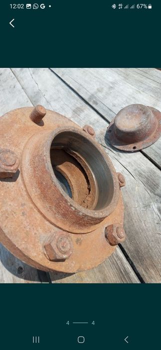 Железная вещь и старый.