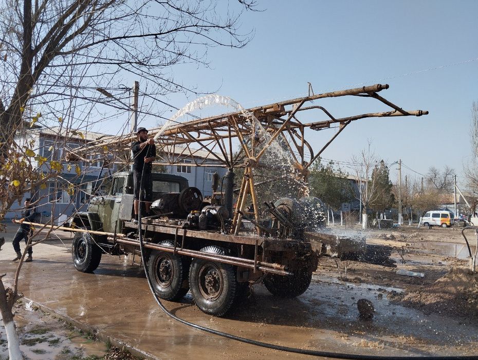 Буравой зил урби 2.5, ишлаб турибди, 200 метр штанга, документи бор