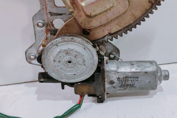 Macara  stanga fata cu motoras 0621006534 Mitsubishi Pajero a 3-a gen