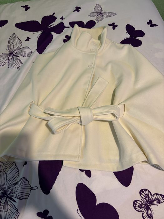 Бяло Пончо с яка и колан…