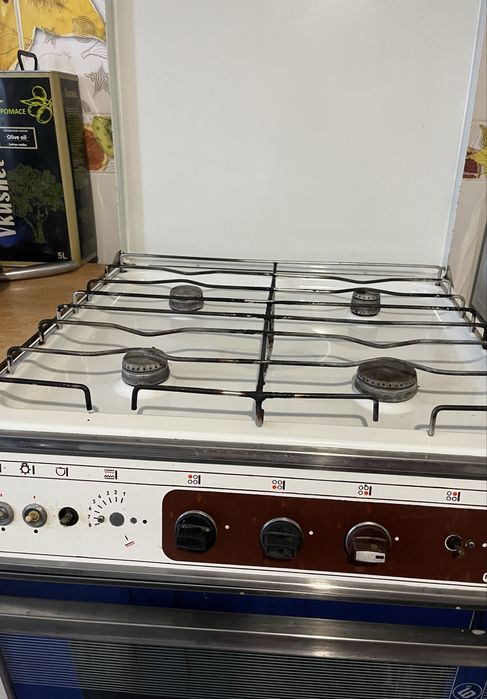 Продам газовую плиту