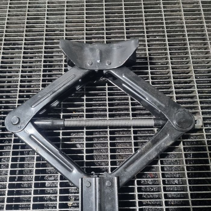 Cric Ford Kuga II 2012 - 2014 (1396) Nu are accesorii