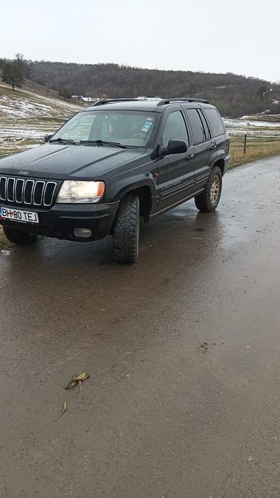 Vând Jeep Grand Cherokee