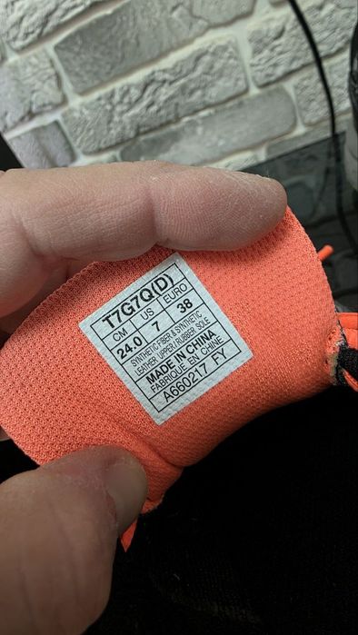 Оригинальные кроссы ASICS