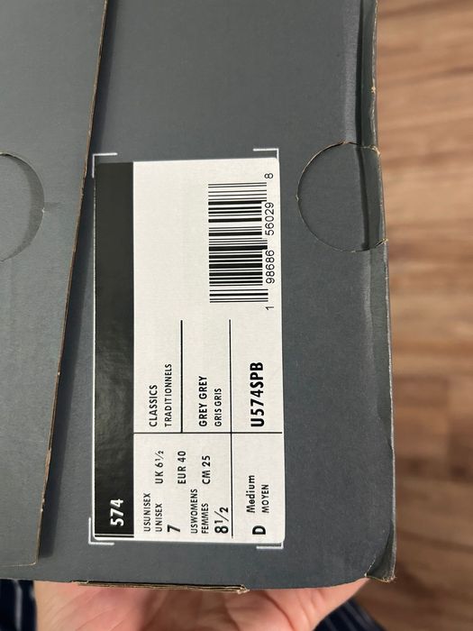 Продам новые кроссовки