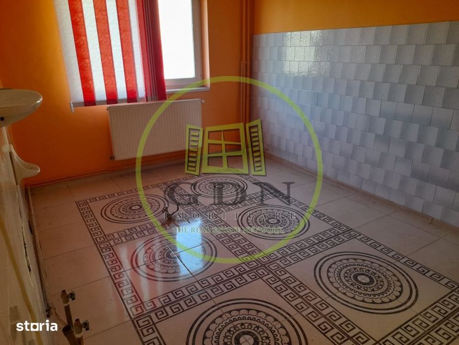 Apartament 2 camere de vanzare la parter B-ul Unirii    Fagaras jud. B