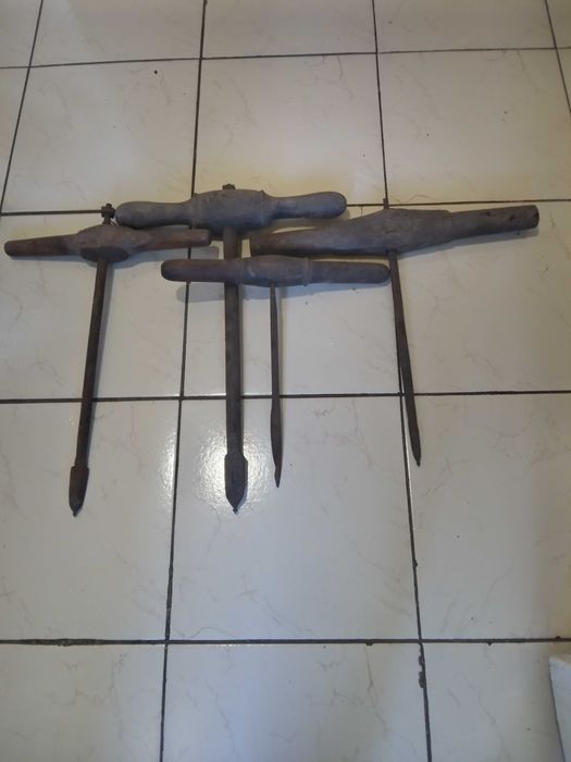 Копмлект инструменти за дърво