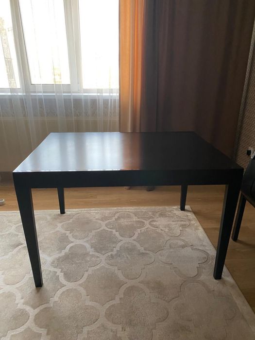 Продам стол с 4 стулями