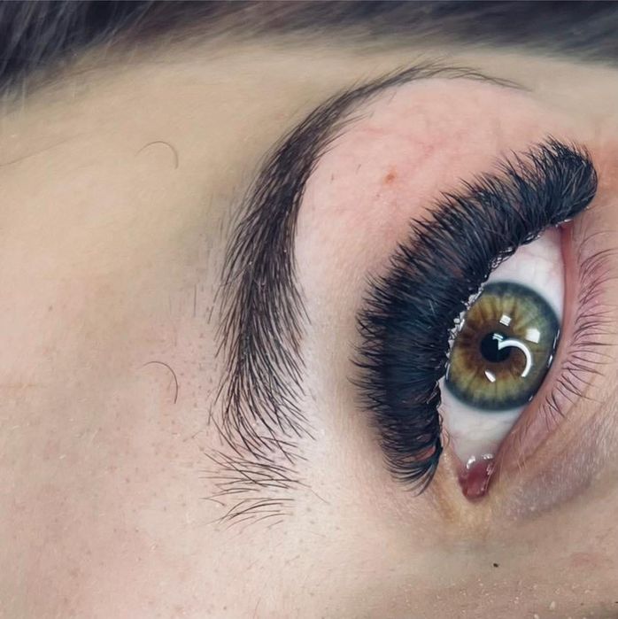 Поставяне на мигли