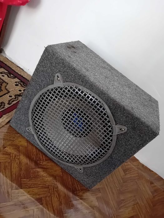 Vând   Subwoofer