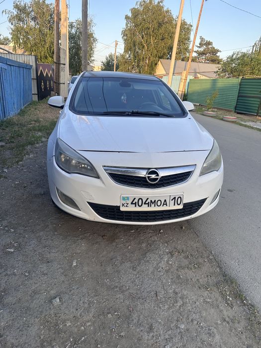 Продам авто! Opel astra j 2011 года