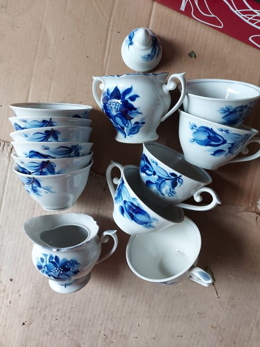 Продам фарфоровую посуду