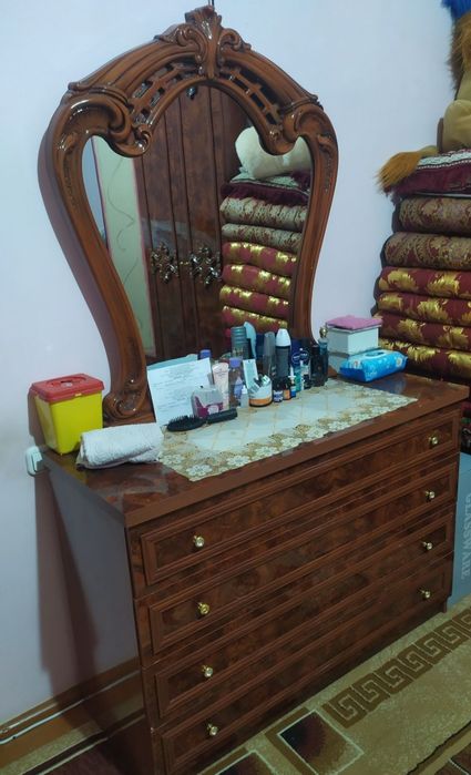 Срочно Продаётся спальни гарнитура в комплекте.