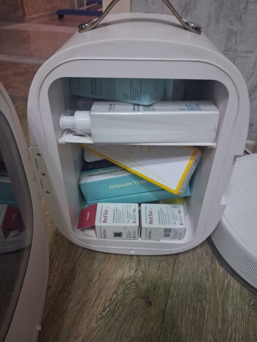 Продам маленький холодильник