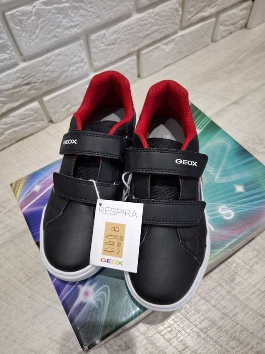 Светещи обувки Geox за момче