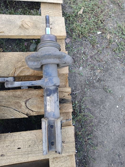 Продам стойки от приоры б/у