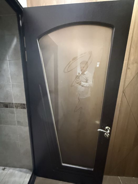 Продам дверь……………..