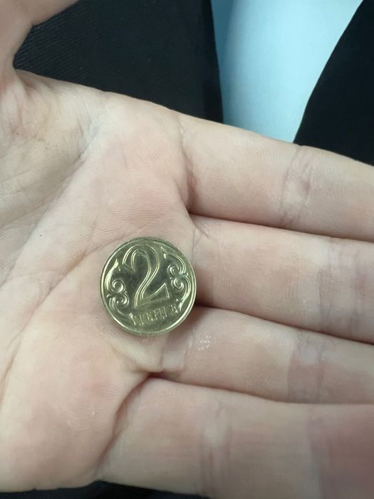 Монета 2 тенге 2005 года