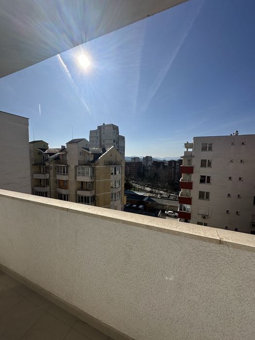 Южен тристаен апартамент под наем в кв. Кольо Фичето, Велико Търново