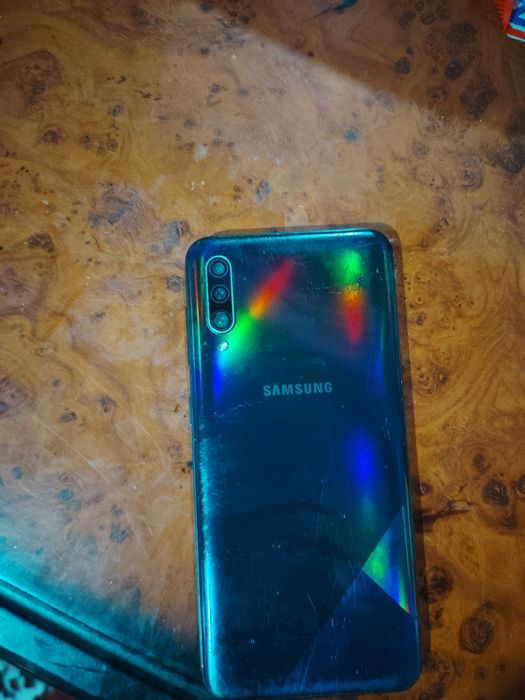 Telefonlar sotiladi yaxshi ishlaydi