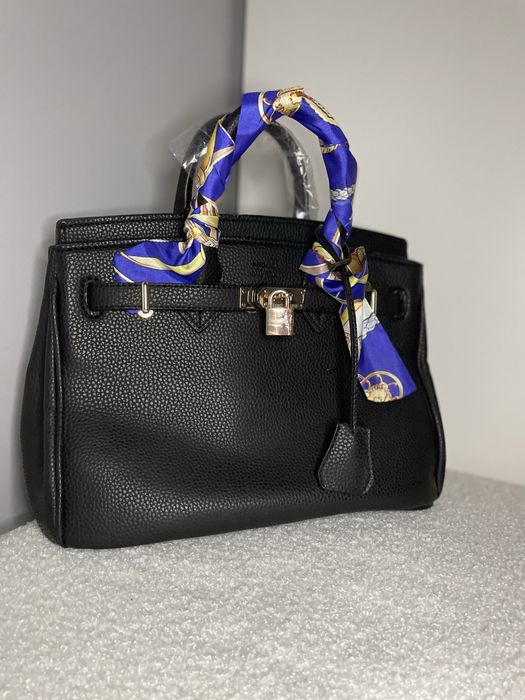 Дамска кожена чанта в черен цвят