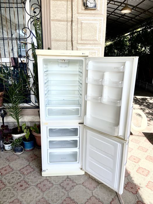 Продам Холодильник LG
