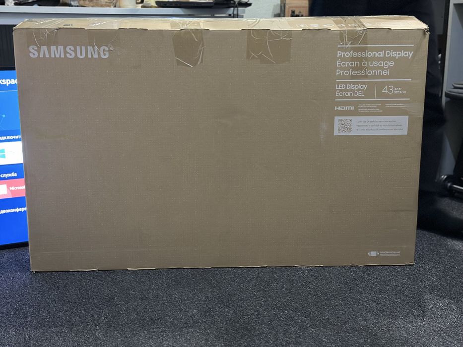 Дисплей профессиональный Самсунг Новый