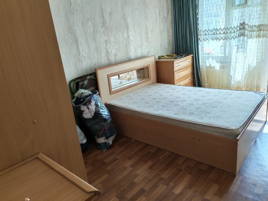 Продам шкаф и кровать спаль и прихож шкаф