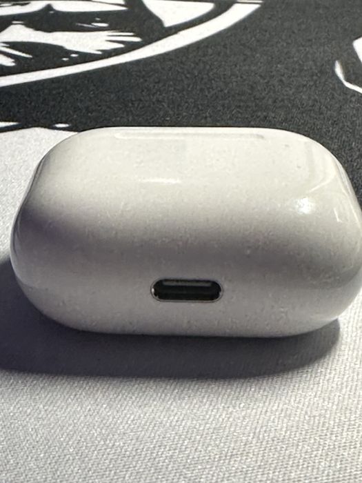 Продам кейс от air pods 4 (без шумодава)