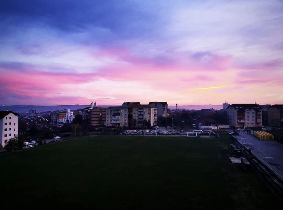 Vând Apartament  3 camere -zona Stadion - loc de parcare inclus