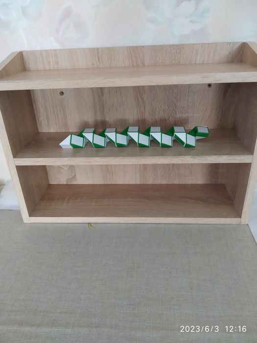 Полки для спальни,офиса.