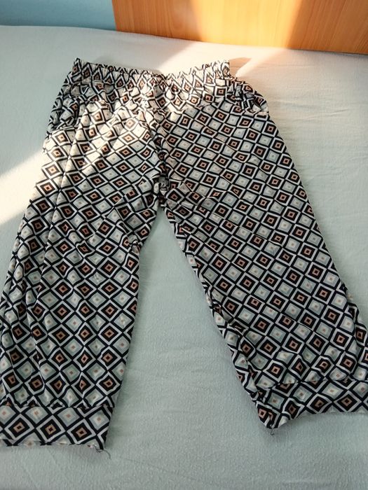 Vând Pantaloni 3/4 Dama Mărimea XL Noi