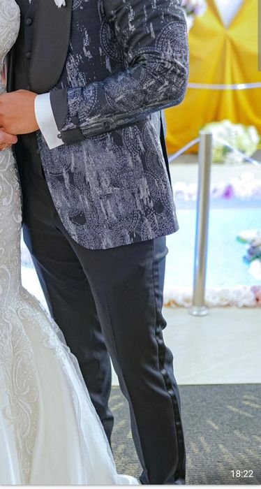 Costum bărbătesc elegant
