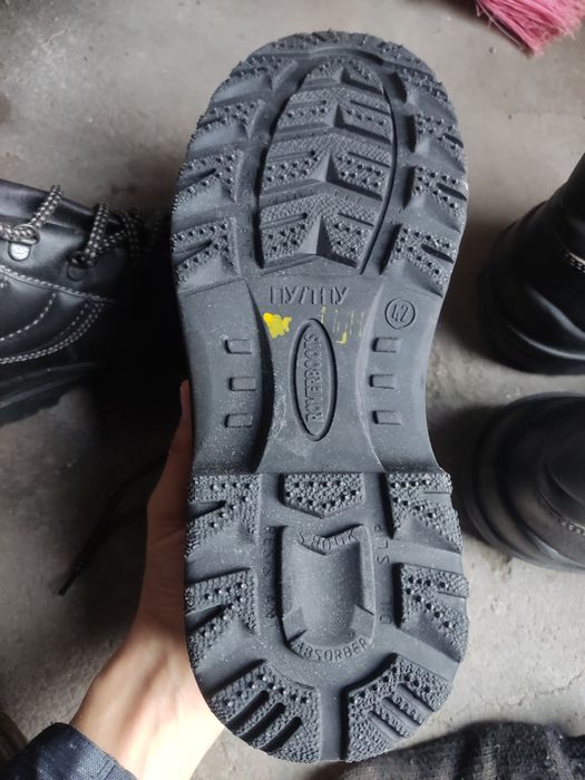 Продам рабочие ботинки