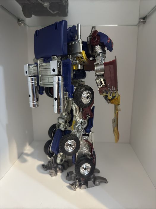 Трансформеры ( Оптимус прайм )