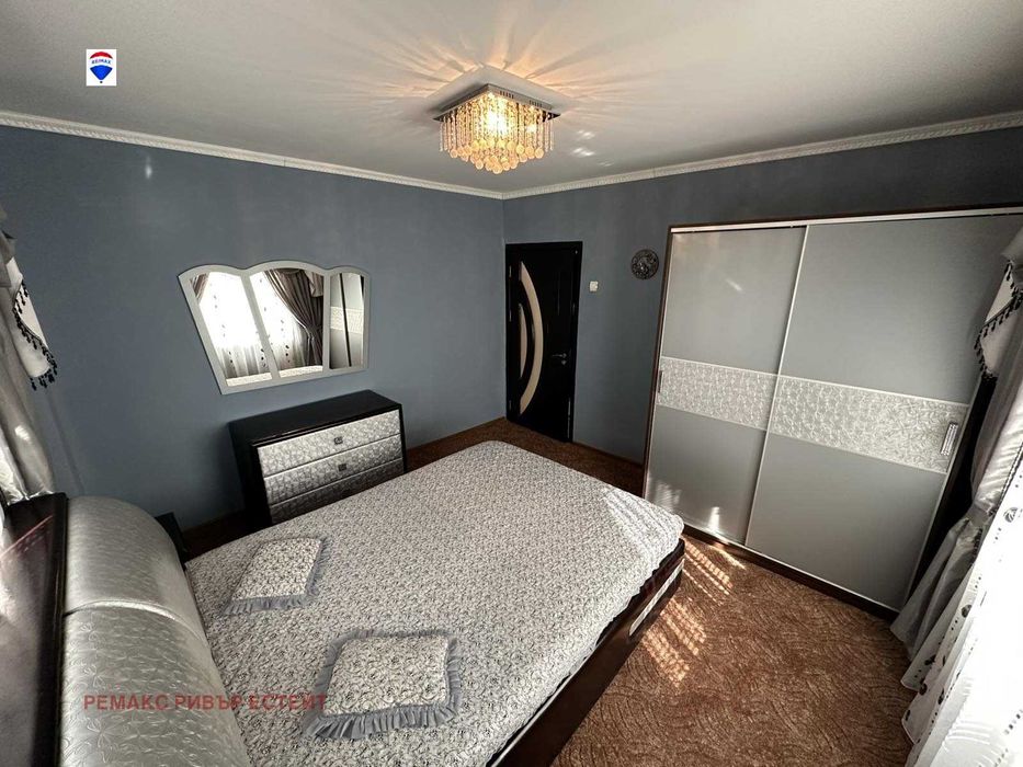 Къща на два етажа за продажба гр. Две могили