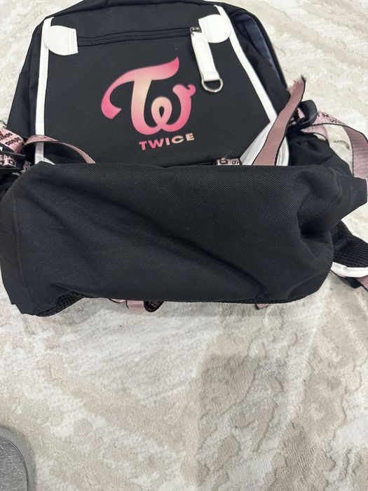 Нова детска раница на кей поп групата Twice