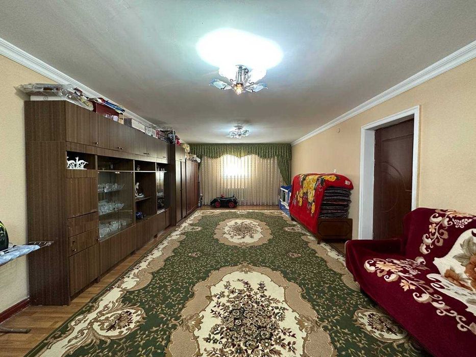 Уй (участка) сотилади. 2 каватли, 9 та хона, 6 сотих